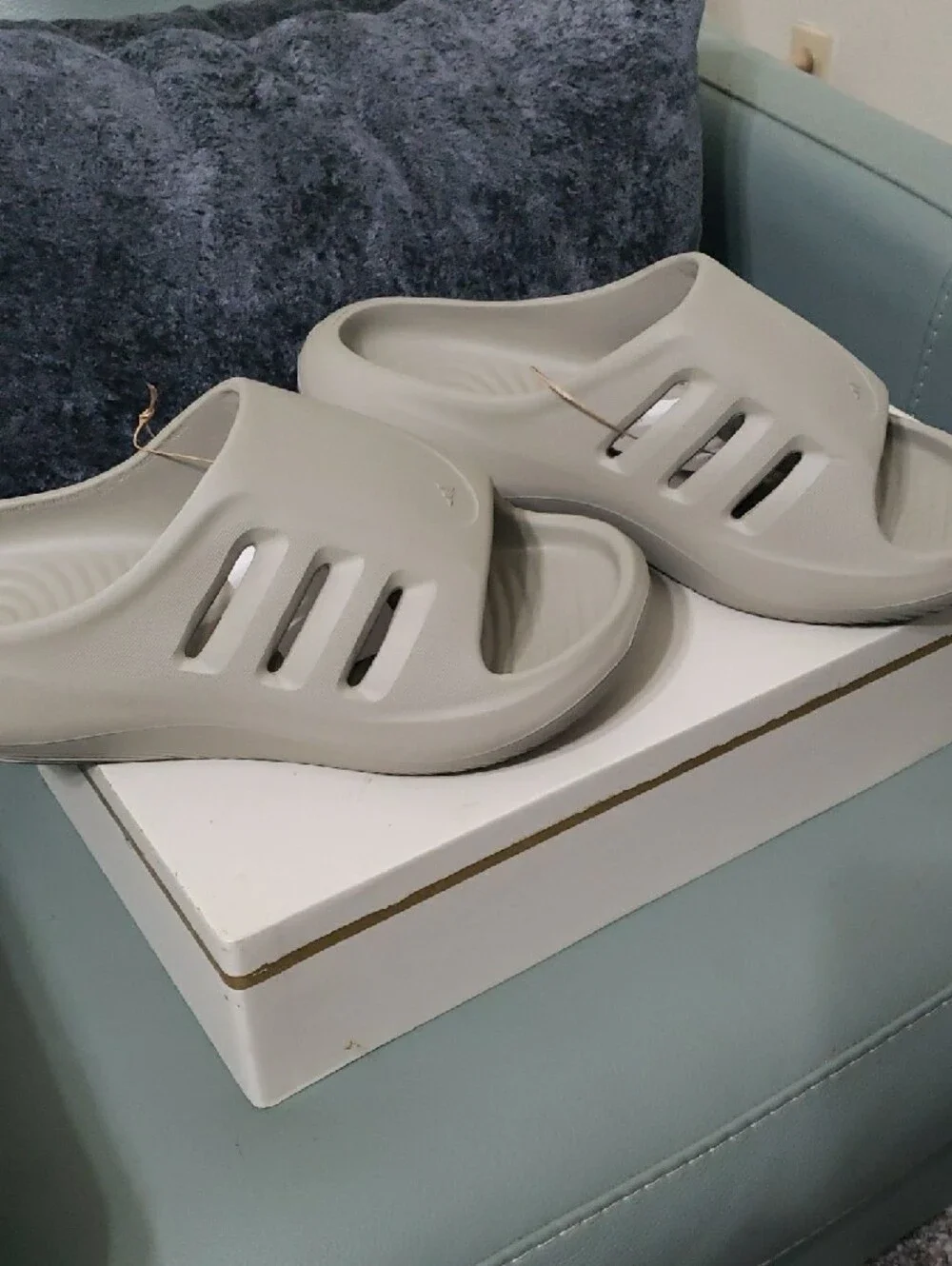 adidas Mens Slide Sandals in Light Gray Size 13/14